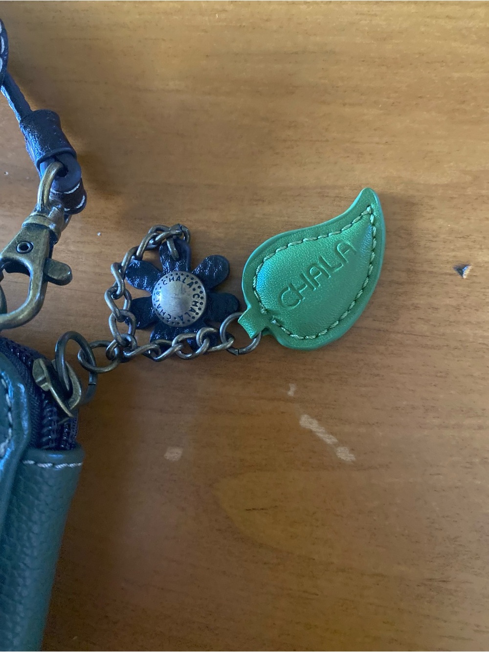 Chala green Leaf Charm Crossbody Wallet - Picture 3 of 7
